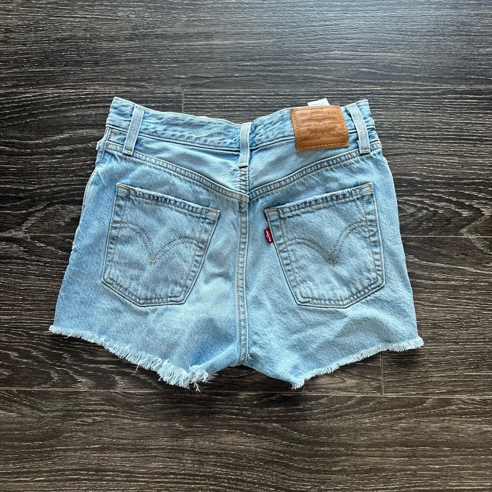Levi’s Ribcage Short - Picture 3 of 3